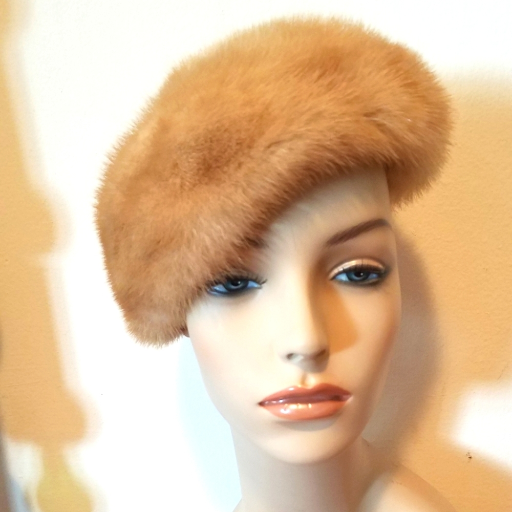Vintage fur pill hat